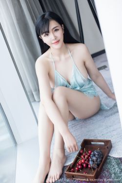 美女撒尿